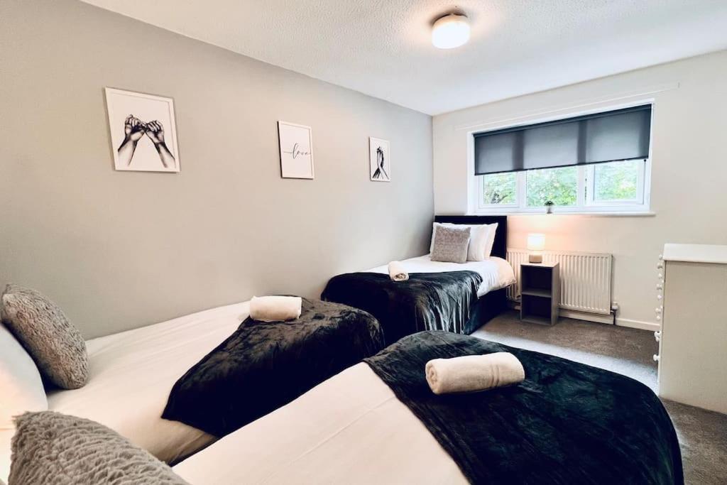 Urban Bliss Stylish Townhouse With Free Parking For A Convenient City Stay Liverpool Zewnętrze zdjęcie