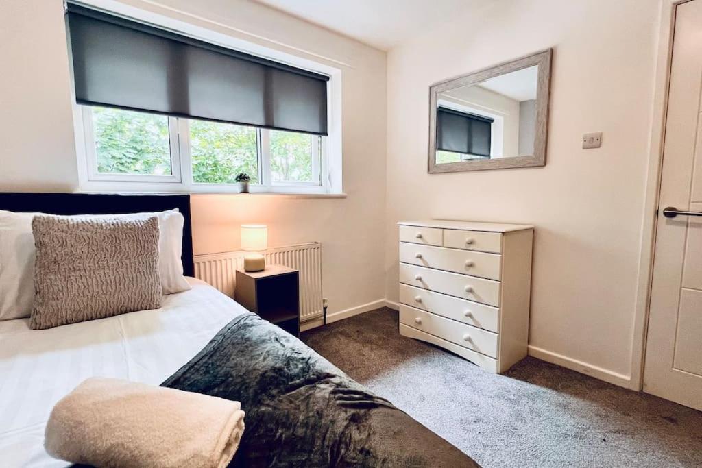 Urban Bliss Stylish Townhouse With Free Parking For A Convenient City Stay Liverpool Zewnętrze zdjęcie