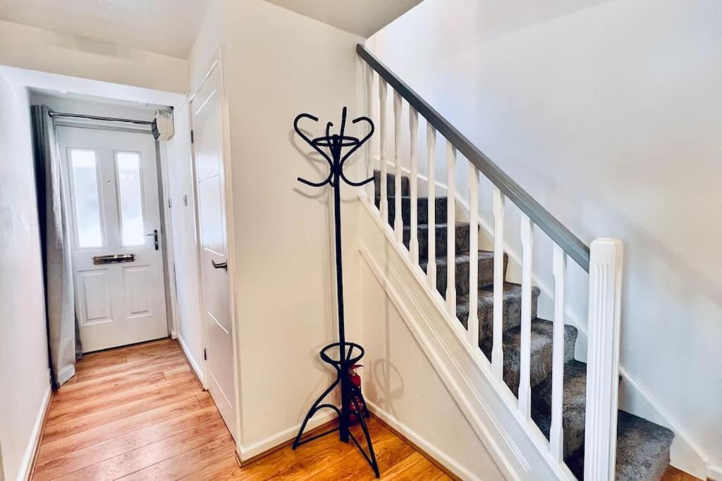 Urban Bliss Stylish Townhouse With Free Parking For A Convenient City Stay Liverpool Zewnętrze zdjęcie
