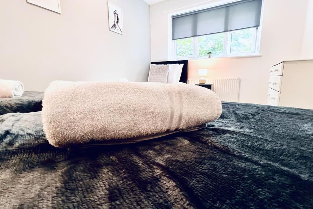 Urban Bliss Stylish Townhouse With Free Parking For A Convenient City Stay Liverpool Zewnętrze zdjęcie