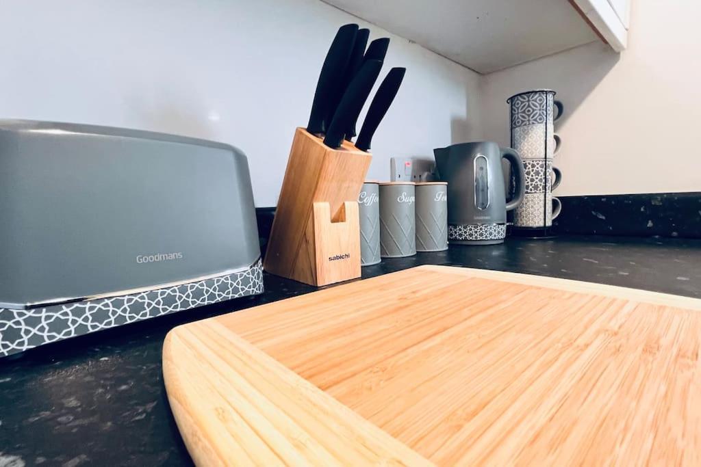 Urban Bliss Stylish Townhouse With Free Parking For A Convenient City Stay Liverpool Zewnętrze zdjęcie